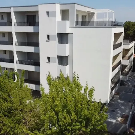 Apartment Modern Flat 300m From The
