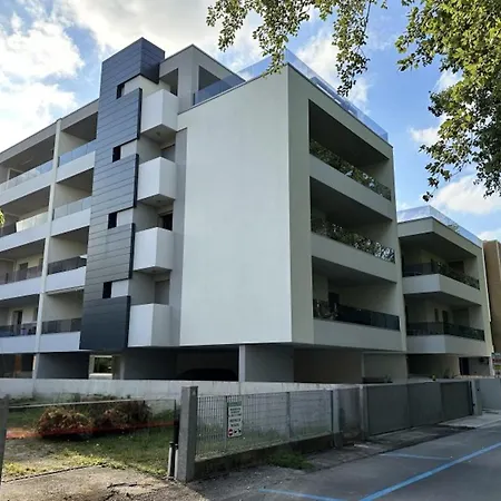 Modern Flat 300m From The Apartment