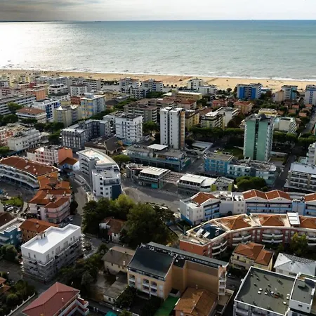 Modern Flat 300m From The Apartment